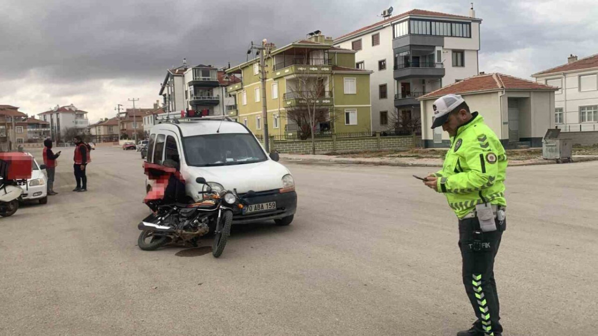  Hafif Ticari Araçla Çarpışan Motokurye Yaralandı