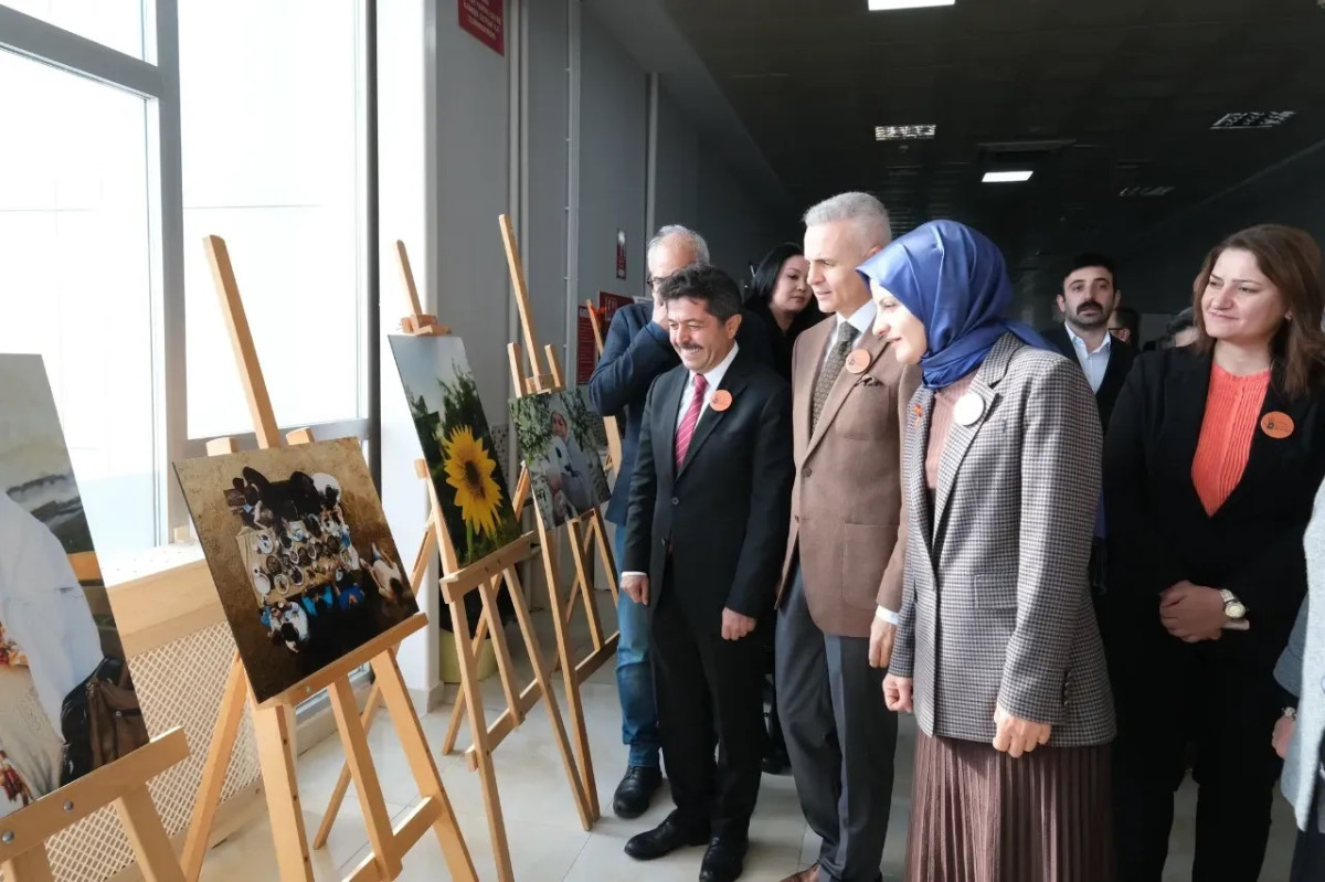 Vali Çiçekli: Bizler, kadını baş tacı eden bir medeniyetin mirasçılarıyız